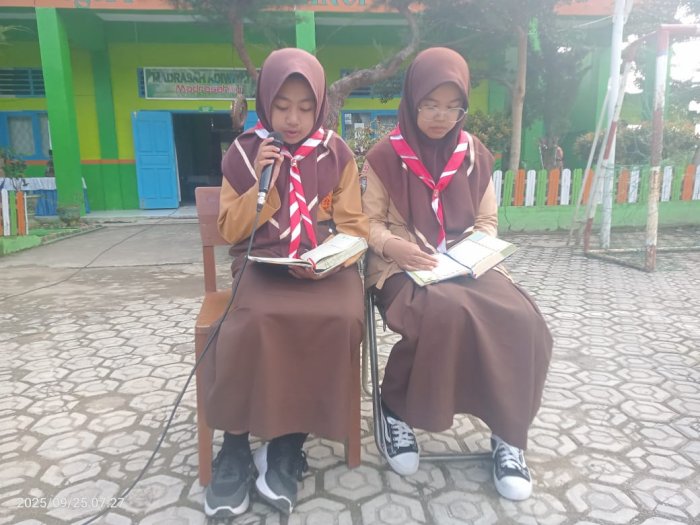 Asyifa dan Syafira Pimpin Tadarus Pagi dengan Semangat dan Percaya Diri Asyifa dan Syafira Pimpin Tadarus Pagi dengan Semangat dan Percaya Diri