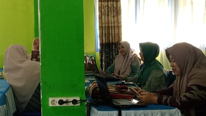 Jaringan Oh Jaringan, Obrolan Siang Guru di Sela Pembuatan Soal Ujian Jaringan Oh Jaringan, Obrolan Siang Guru di Sela Pembuatan Soal Ujian