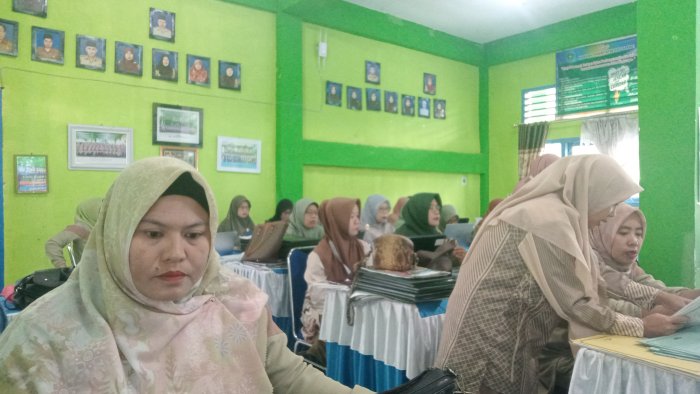 Majelis Guru MTsN 6 Kerinci Mulai Input Nilai di Form RDM Semester Ganjil TA 2025/2026 Majelis Guru MTsN 6 Kerinci Mulai Input Nilai di Form RDM Semester Ganjil TA 2025/2026