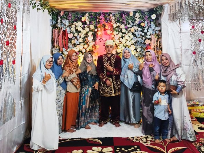 Ikatan Kekeluargaan Terjaga, Perwakilan Guru Hadiri Pernikahan Alumni MTsN 6 Kerinci