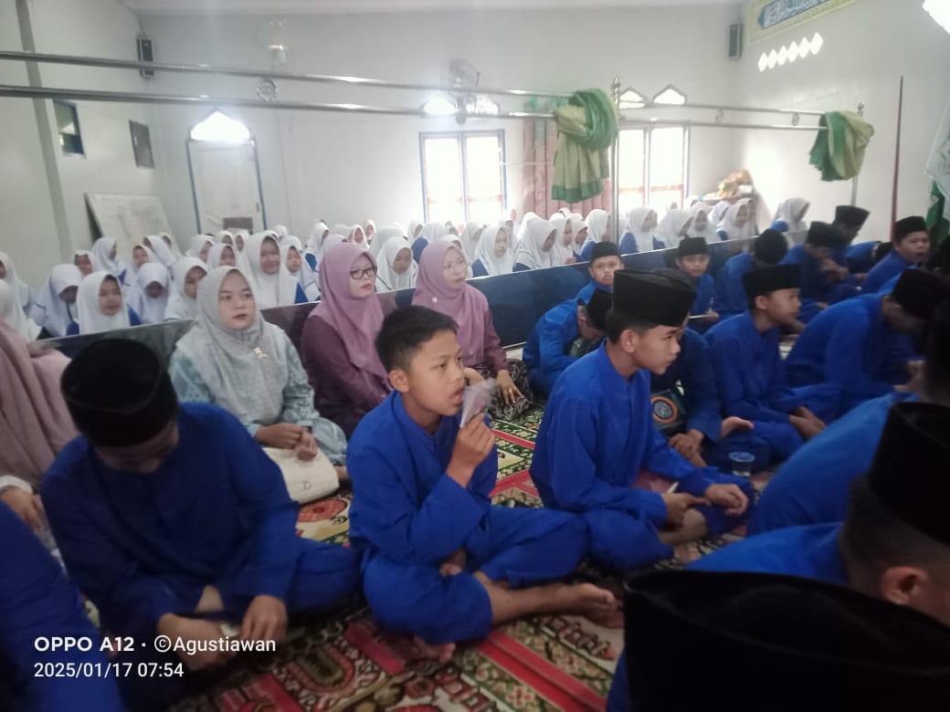 Yasinan Rutin di Pagi Jumat Yasinan Rutin di Pagi Jumat