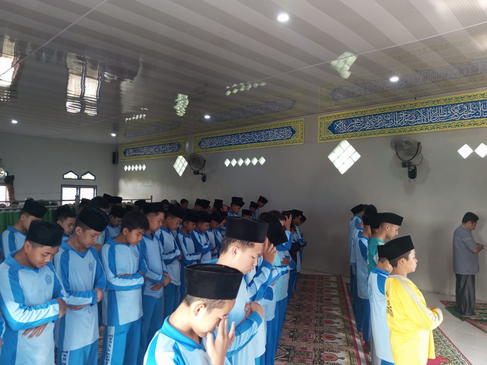 Dimulai dengan Dhuha... Diakhiri dengan Dzuhur Dimulai dengan Dhuha... Diakhiri dengan Dzuhur