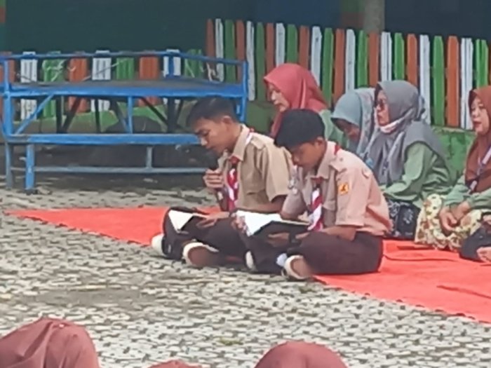 Yasinan Terakhir Jelang Pembagian Laporan Belajar Berlangsung Khusyuk dan Hikmat