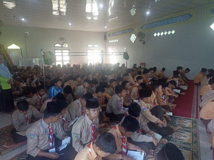 Awali Hari Terakhir ASAS Ganjil dengan Tadarus Bersama, Siswa MTsN 6 Kerinci Ciptakan Suasana Tenang Sebelum Ujian