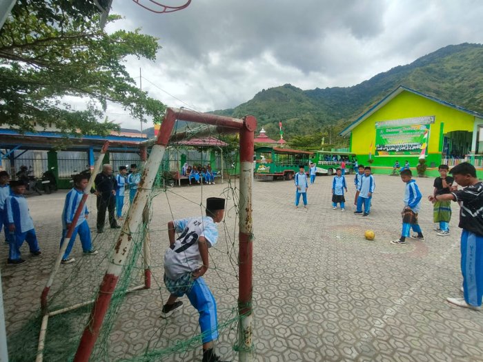Duel Sengit, VIII B Lolos ke Semifinal Usai Tundukkan VII C Lewat Drama Adu Penalti Duel Sengit, VIII B Lolos ke Semifinal Usai Tundukkan VII C Lewat Drama Adu Penalti