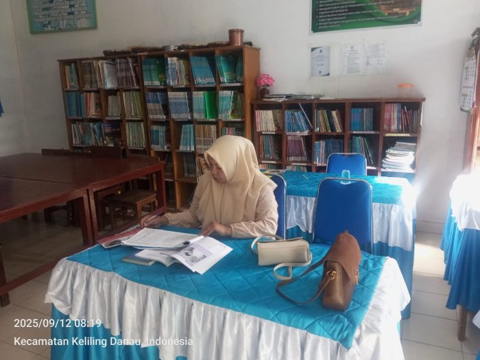 Ibu Mira Zuira, S. Pd Laksanakan Tugas Pengarsipan Buku di Perpustakaan Ibu Mira Zuira, S. Pd Laksanakan Tugas Pengarsipan Buku di Perpustakaan