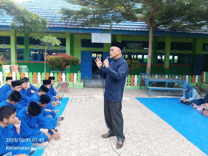 Pak H. Riyanto, M.Pd.I Sampaikan Kultum Bertema Menjaga Lisan Setelah Yasinan di MTsN 6 Kerinci