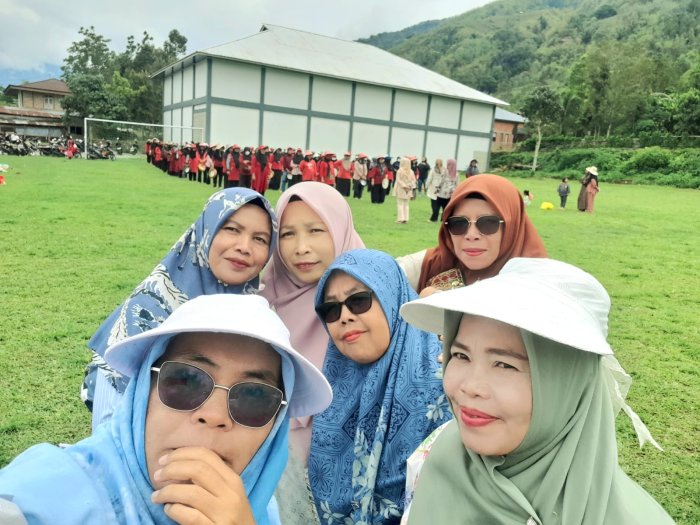 Ibu-Ibu PTK MTsN 6 Kerinci Berlatih Paduan Suara untuk Sambut MTQ Kabupaten 2025 Ibu-Ibu PTK MTsN 6 Kerinci Berlatih Paduan Suara untuk Sambut MTQ Kabupaten 2025