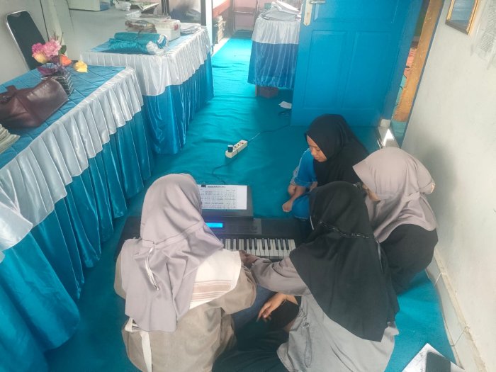 Siswa Pianis MTsN 6 Kerinci Latihan Intensif untuk Persiapan UPB Siswa Pianis MTsN 6 Kerinci Latihan Intensif untuk Persiapan UPB