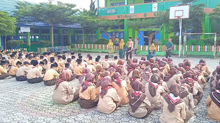 Yyahfidz Akbar Beranikan Dir Sampaikan Kultum di Hadapan Siswa dan PTK MTsN 6 Kerinci