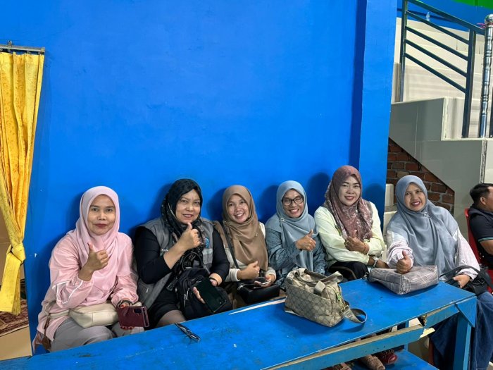 Dukungan Penuh! Kepala MTsN 6 Kerinci Hadiri Langsung Semifinal Badminton Perebutan Piala HAB Kemenag Kabupaten Kerinci