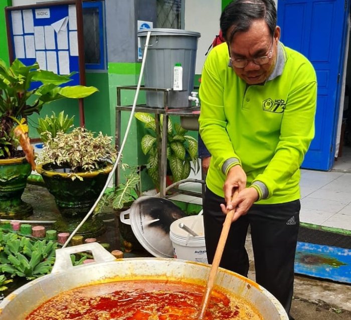 Seru dan kompak, PTK MTsN 6 Kerinci Gelar Acara Masak-Masak Seru dan kompak, PTK MTsN 6 Kerinci Gelar Acara Masak-Masak