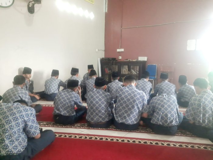 Kekhusyukan Menyelimuti Sholat Dhuha Berjamaah di Musholla MTsN 6 Kerinci