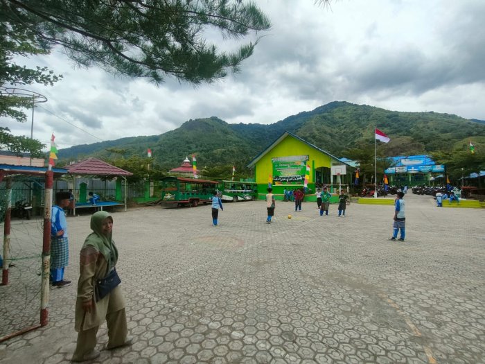 Laga Sengit Perempatfinal, Kelas VII A Taklukkan VIII E dengan Skor Tipis 1-0 Laga Sengit Perempatfinal, Kelas VII A Taklukkan VIII E dengan Skor Tipis 1-0