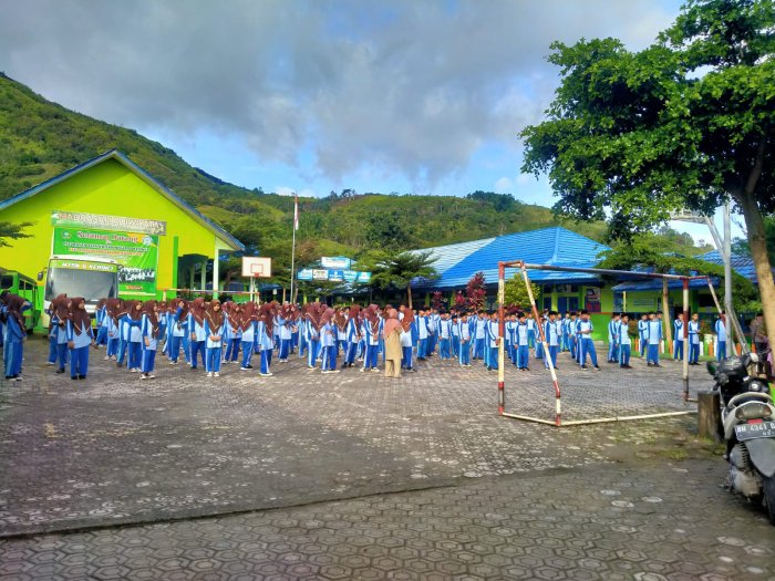 Semangat Pagi! PTK dan Siswa MTsN 6 Kerinci Gelar Senam Sehat Bersama di Lapangan Madrasah
