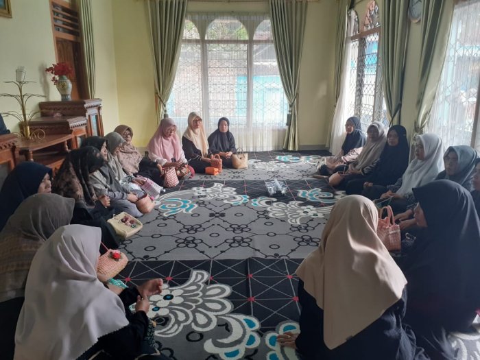 PTK MTsN 6 Kerinci Laksanakan Takziah ke Rumah Ibu Bastina Jaya, S.Pd.I