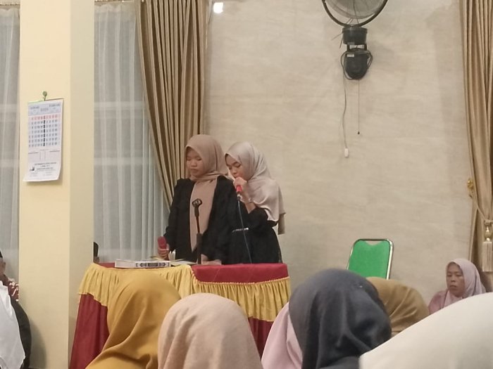 Dua Siswi MTsN 6 Kerinci Tampil sebagai Pengisi Acara Peringatan Isra Miraj di Tengah Masyarakat