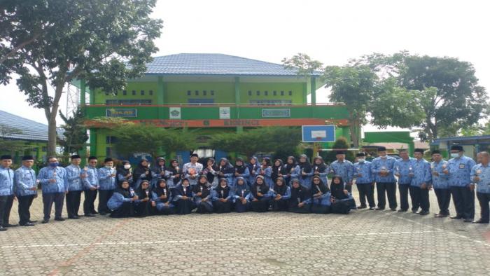 UPACARA HARI GURU NASIONAL KE 76 MTsN 6 KERINCI BERLANGSUNG HARU