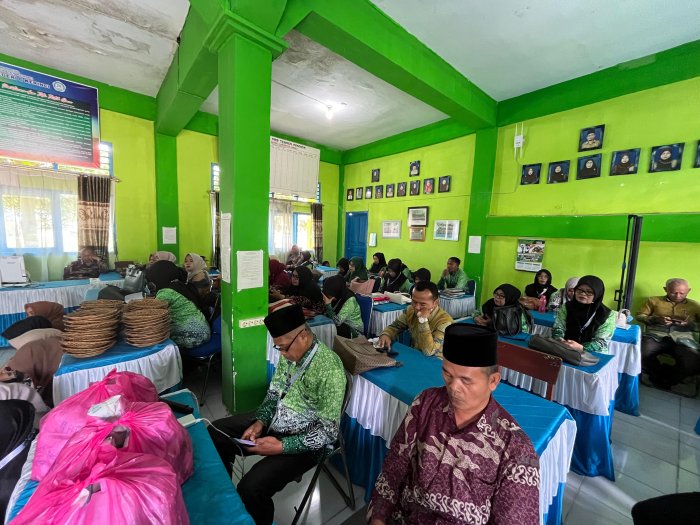 Gelar Syukuran Kenaikan Pangkat Guru dengan Makan Bersama Gelar Syukuran Kenaikan Pangkat Guru dengan Makan Bersama