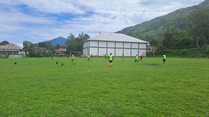 Siswa MTsN 6 Kerinci Semakin Aktif Ikuti Ekstrakurikuler Sepak Bola di Lapangan Tanjung Pauh Hilir