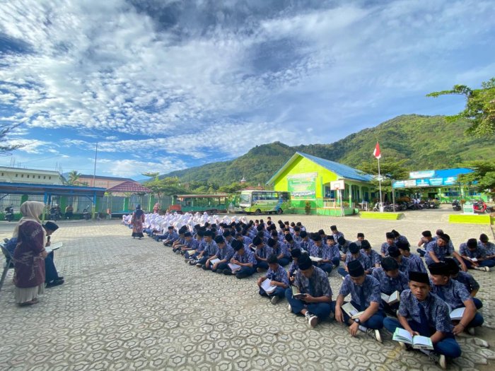  Khidmat dan Tertib, Tadarus Apel Kedisiplinan MTsN 6 Kerinci Perkuat Pendidikan Karakter Siswa