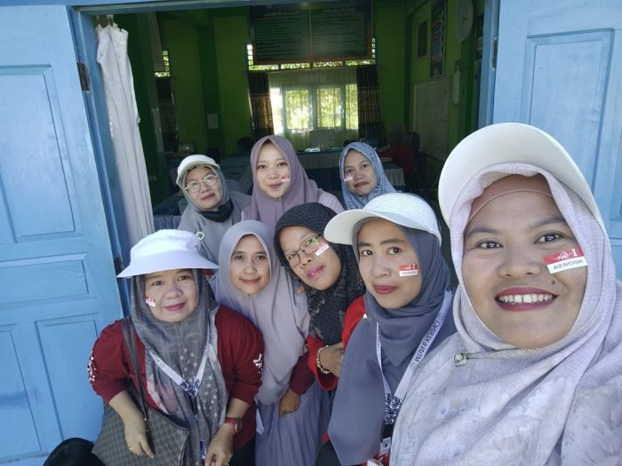 Semangat Membara! Ibu-Ibu PTK MTsN 6 Kerinci Siap Jelajah Alam dalam Rangka Peringatan Sumpah Pemuda