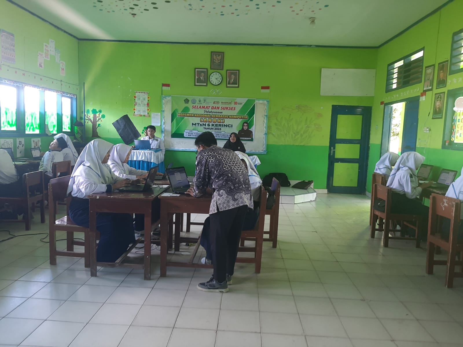ANBK Sesi Kedua Berjalan Lancar dan Sukses di MTsN 6 Kerinci ANBK Sesi Kedua Berjalan Lancar dan Sukses di MTsN 6 Kerinci