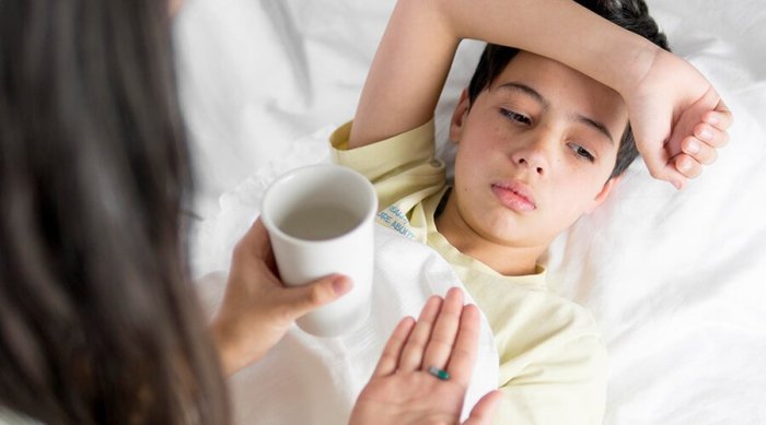 Guru Madrasah Rela Tinggalkan Mengajar Demi Menemani Anak yang Sakit 500 Km dari Tempat Tugas Guru Madrasah Rela Tinggalkan Mengajar Demi Menemani Anak yang Sakit 500 Km dari Tempat Tugas