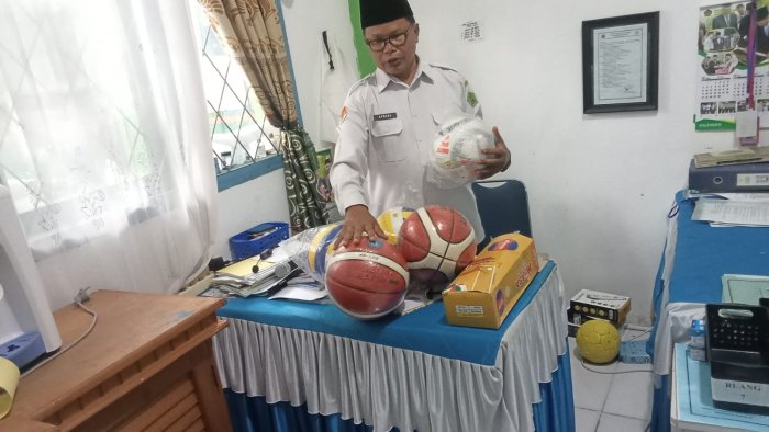 Dari Lapangan Menuju Prestasi, MTsN 6 Kerinci Perkuat Fasilitas Olahraga Dari Lapangan Menuju Prestasi, MTsN 6 Kerinci Perkuat Fasilitas Olahraga