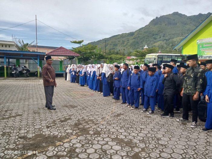H. Afrial, S.Pd.I Koordinir Persiapan dan Berikan Wejangan Sebelum Keberangkatan Siswa ke Acara Maulid Nabi Muhammad SAW H. Afrial, S.Pd.I Koordinir Persiapan dan Berikan Wejangan Sebelum Keberangkatan Siswa ke Acara Maulid Nabi Muhammad SAW