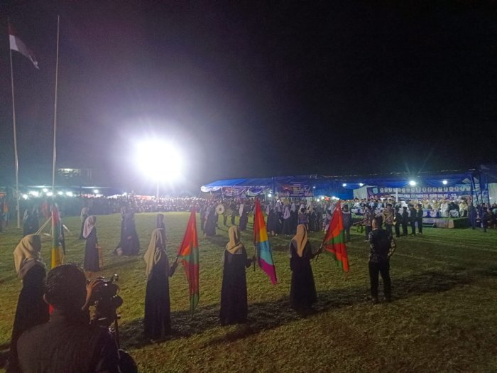 Penampilan Memukau Tim Drumband MTsN 6 Kerinci di Malam Pembukaan MTQ ke-53 Kabupaten KerinciKerinci ke-53 Penampilan Memukau Tim Drumband MTsN 6 Kerinci di Malam Pembukaan MTQ ke-53 Kabupaten KerinciKerinci ke-53