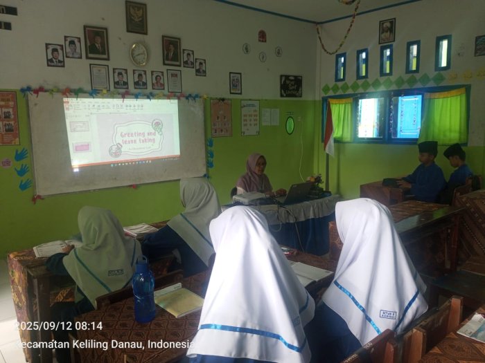 Ibu Despelna S. Pd Laksanakan Pembelajaran Bahasa Inggris Secara Menyenangkan Ibu Despelna S. Pd Laksanakan Pembelajaran Bahasa Inggris Secara Menyenangkan