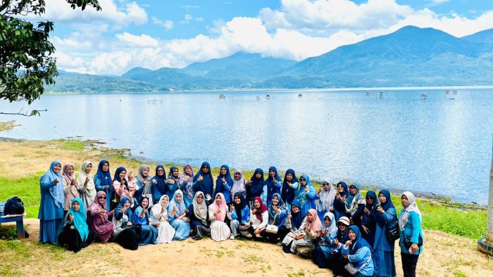 Merajut Harmoni dalam Kebersamaan, PTK MTsN 6 Kerinci di Pantai Karang Payung