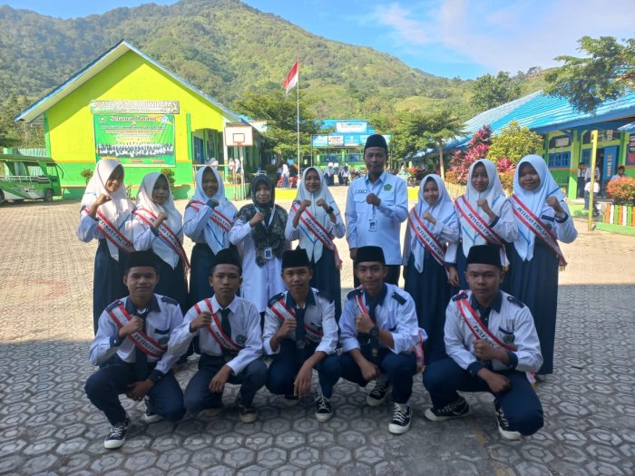 OSIM MTsN 6 Kerinci Sukses Laksanakan Upacara Bendera Meski Dipilih Secara Dadakan OSIM MTsN 6 Kerinci Sukses Laksanakan Upacara Bendera Meski Dipilih Secara Dadakan