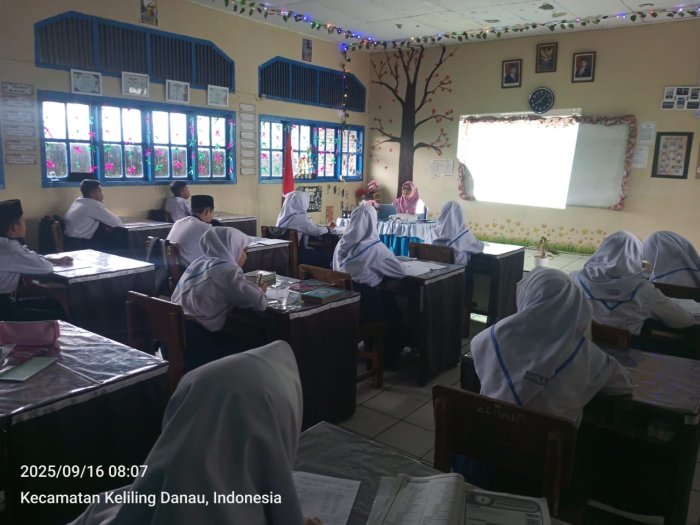 Kelas VIII A Pertahankan Gelar Juara Kebersihan dengan Menjaga Kerapian dan Keindahan