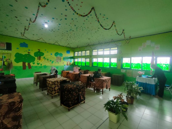 Kelas IX B MTsN 6 Kerinci Usung Tema Harmoni Alam