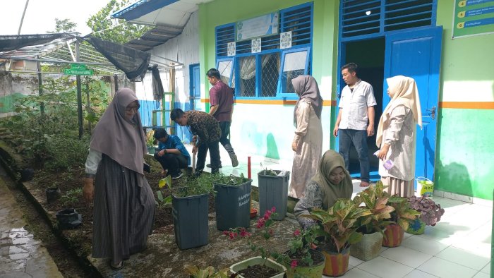MTsN 6 Kerinci melaksanakan kegiatan Goro untuk Madrasah Asri