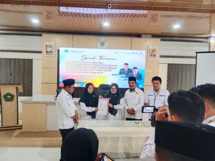 Serah Terima Jabatan Kepala MTsN 6 Kerinci Digelar di Kantor Kemenag Kabupaten Kerinci