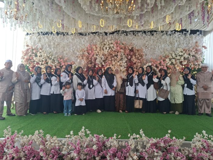 Perwakilan PTK MTsN 6 Kerinci Hadiri Undangan Pernikahan, Wujudkan Tali Silaturahmi