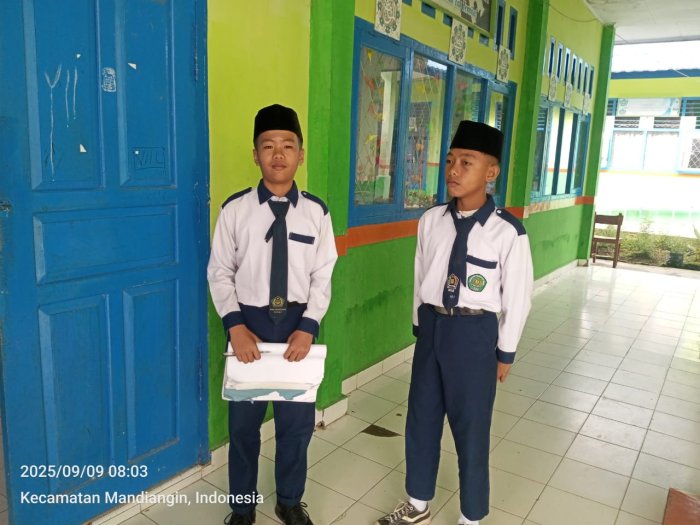 Siswa Piket Kegiatan Mengajar (PKM) Melaksanakan Tugas dengan Baik Siswa Piket Kegiatan Mengajar (PKM) Melaksanakan Tugas dengan Baik
