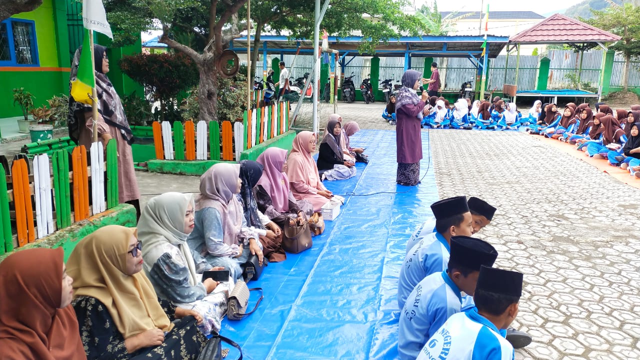 Setelah Yasinan Mingguan, H. Afrial, S.Pd. Ingatkan Siswa pada Lima Pilar Perilaku Islami