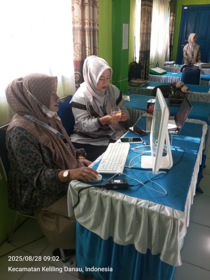 Icalia dan Emilsa Berikan Pelayanan Maksimal bagi Guru dalam Urusan Administrasi Icalia dan Emilsa Berikan Pelayanan Maksimal bagi Guru dalam Urusan Administrasi