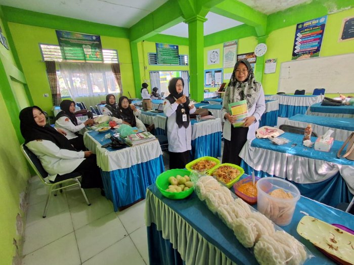 Kerupuk Mie Kuah Sate Jadi Wujud Kekompakan Majelis Guru MTsN 6 Kerinci