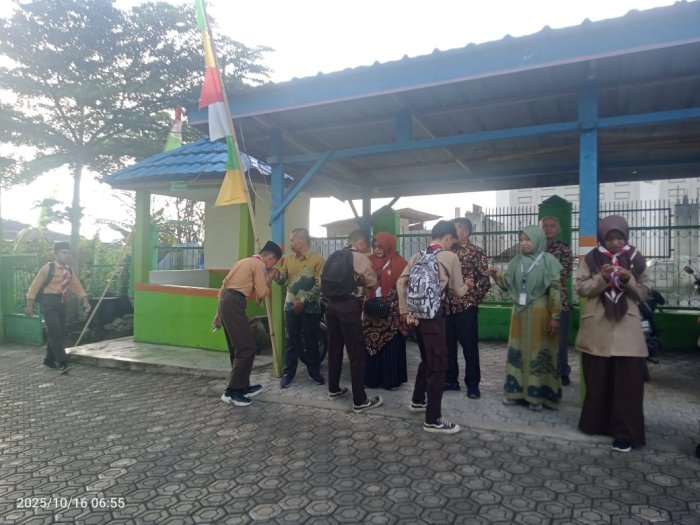 Guru Piket Tunaikan Tugas dan Tanggung Jawab dengan Baik