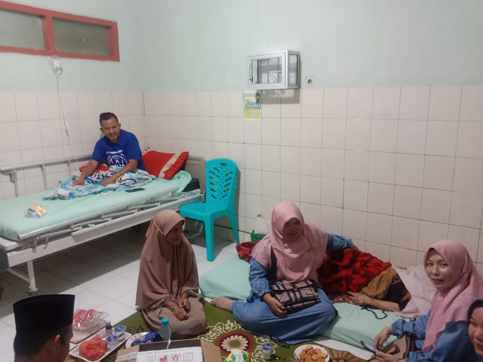 Kunjungan Sosial Guru MTsN 6 Kerinci ke Rumah Sakit DKT 