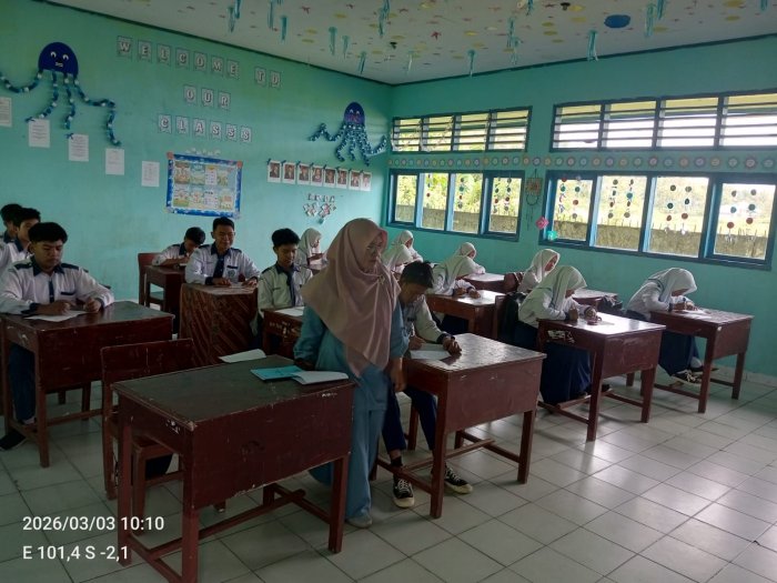 Siswa MTsN 6 Kerinci Tetap Semangat Mengikuti Ujian di Tengah Suasana Puasa