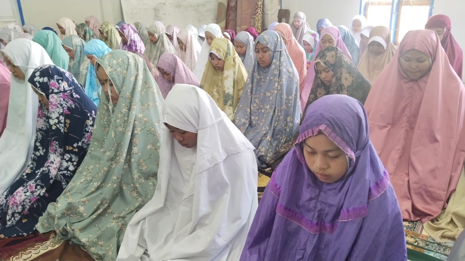 Zuhur Berjamaah, MTsN 6 Kerinci Pererat Persatuan dan Disiplin Siswa Zuhur Berjamaah, MTsN 6 Kerinci Pererat Persatuan dan Disiplin Siswa