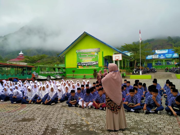 Pesan Moral pada Apel Kedisiplinan MTsN 6 Kerinci: Berbuat Baik kepada Sesama Sama Halnya Berbuat Baik pada Diri Sendiri