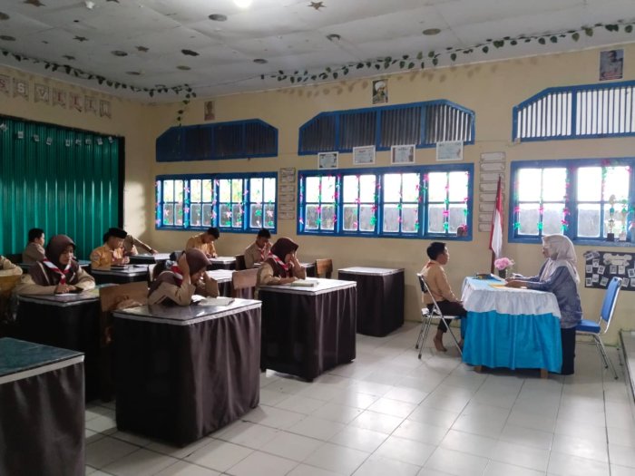 Ujian Praktik Hari Kedua Tetap Lancar Meski Hujan, Siswa Bergiliran Setorkan Hafalan Juz Amma