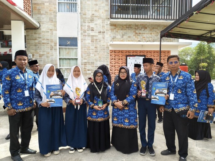 Pengawas Binaan MTsN 6 Kerinci Apresiasi Prestasi Tim Drumband dan Pasbin Putri Pengawas Binaan MTsN 6 Kerinci Apresiasi Prestasi Tim Drumband dan Pasbin Putri